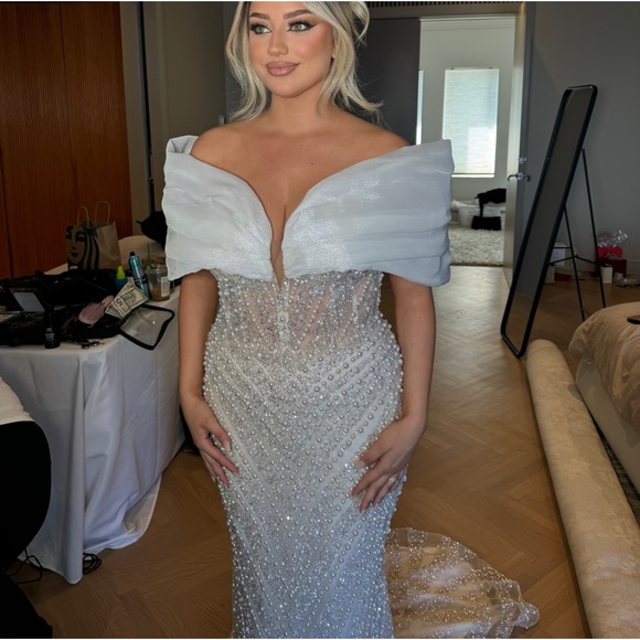 Great condition. This was custom made but i’m usually a size 8/10. - Picture 2 of 4